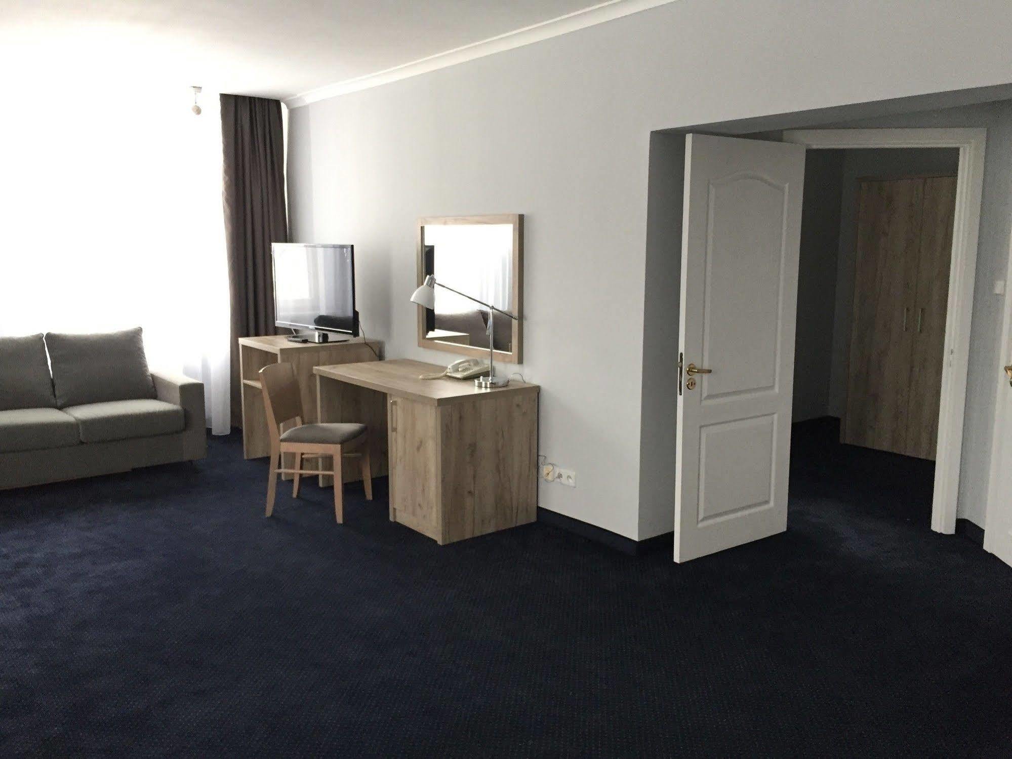 Belwederski 3* Warszawa